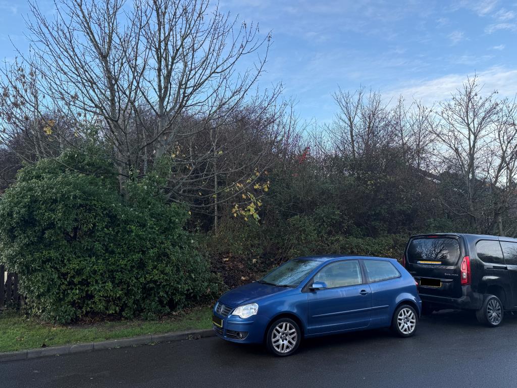 Lot: 63 - PARCEL OF LAND WITH POTENTIAL - Corner view of land from opposite end